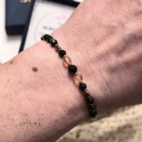 bransoletka Drobny Gest Szczęścia: turmalin, cytryn, kwarc różowy, hematyt, czerwony sznurek, serduszko